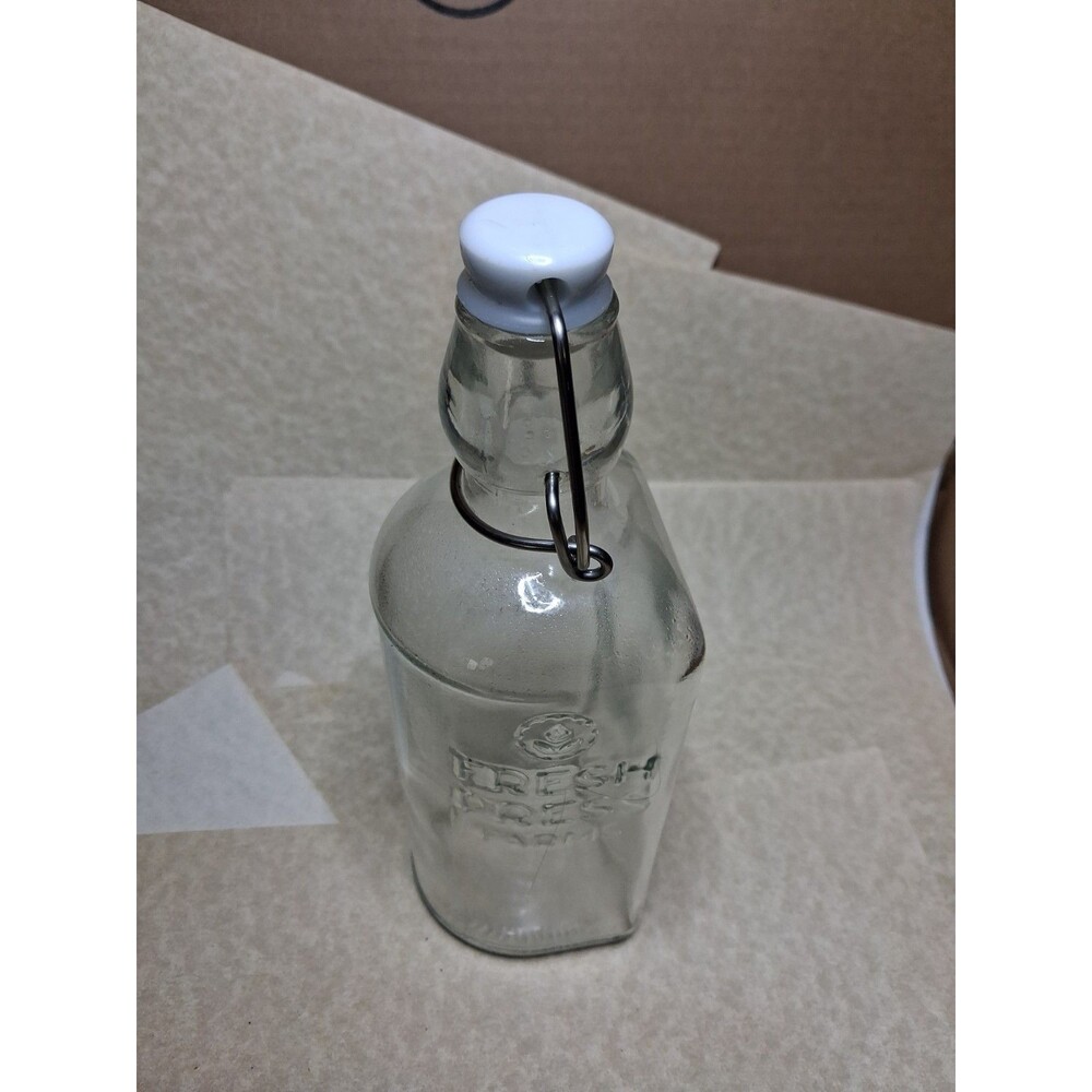 FRESH PRESS FARMS, GLASS BOTTLE w/ STOPPER